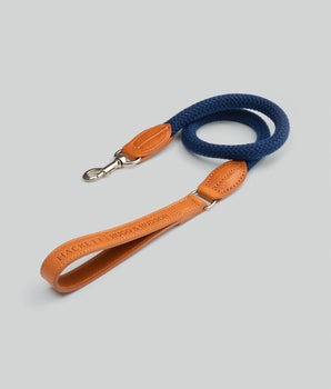 Marineblaue, runde Hundeleine aus Seil mit cognacfarbenem Leder